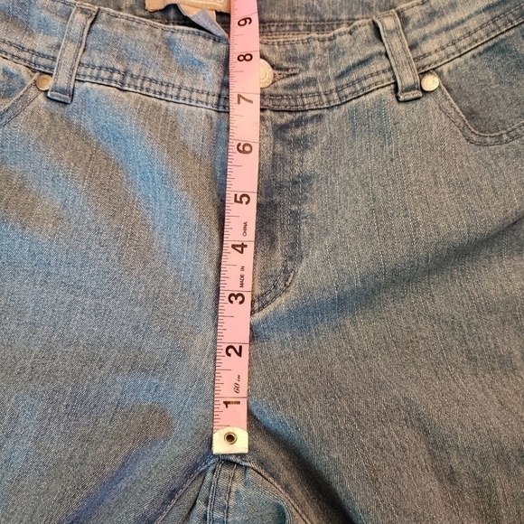 Chico's Midrise Jeans Embellished Pocket Light Wash 0 Reg 30x30.5 EUC - Picture 8 of 12